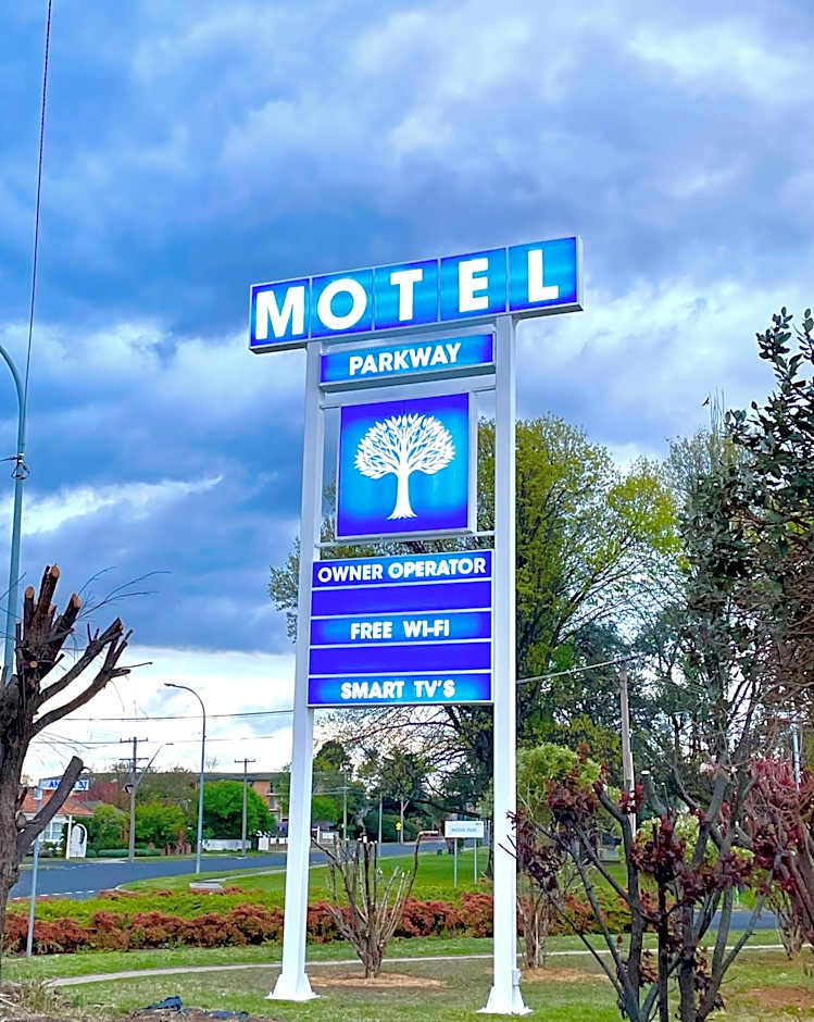 Parkway Motel