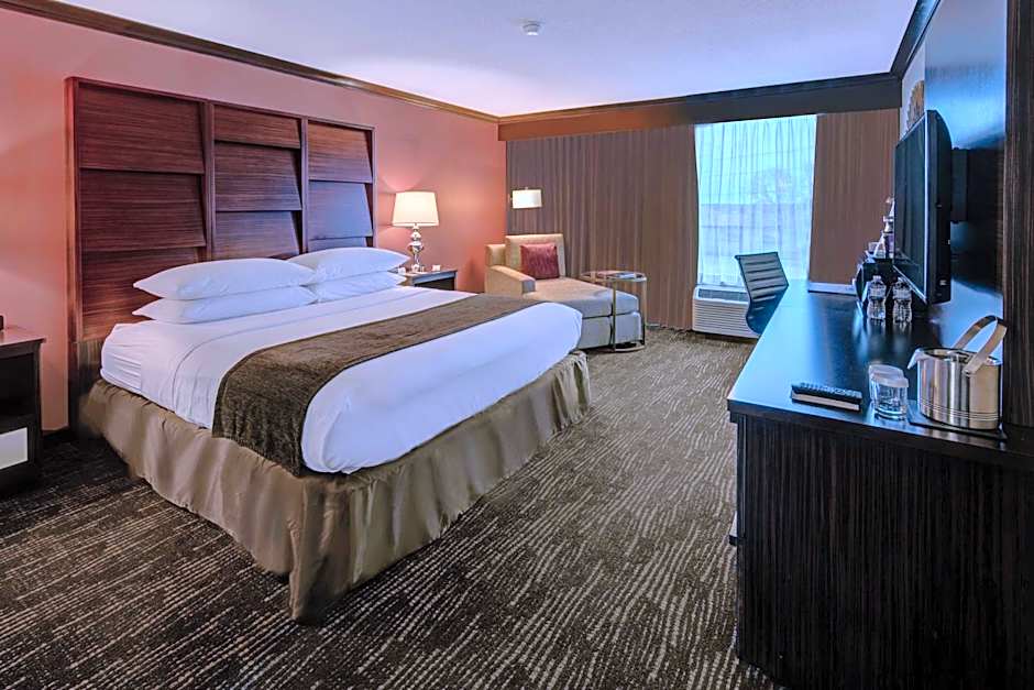 DoubleTree By Hilton Decatur Riverfront