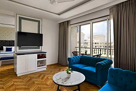 Hazel, Suite, 1 King, Garden view, Balcony: 2