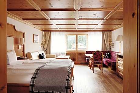 Apartment with Mountain View