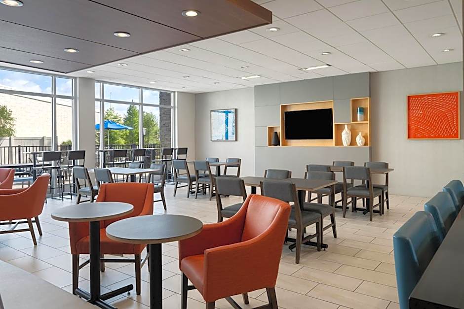 Holiday Inn Express & Suites Tampa East - Ybor City By IHG