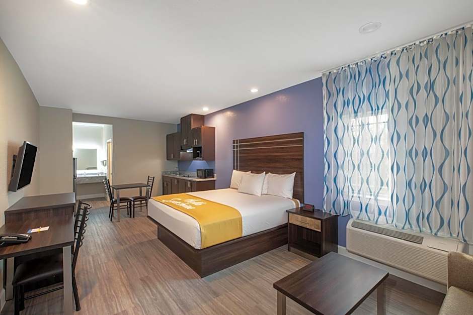 Days Inn & Suites by Wyndham La Porte