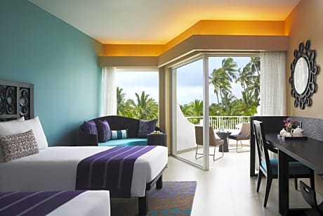 Deluxe Sea View Twin Bed Room