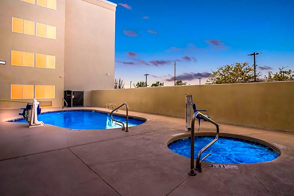 Comfort Inn & Suites Albuquerque Downtown – Albuquerque, NM