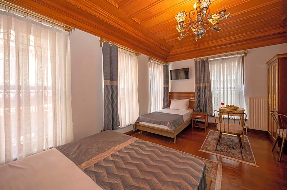 Valeria Antique 1892