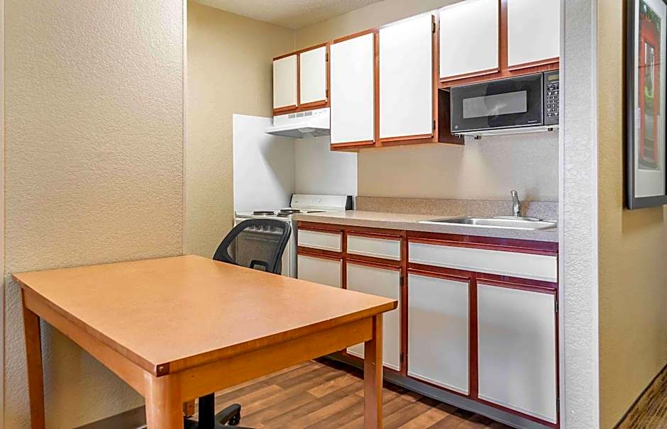 Extended Stay America Select Suites - Detroit - Warren