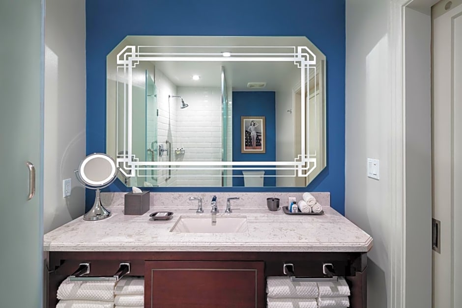 The Higgins Hotel New Orleans, Curio Collection By Hilton