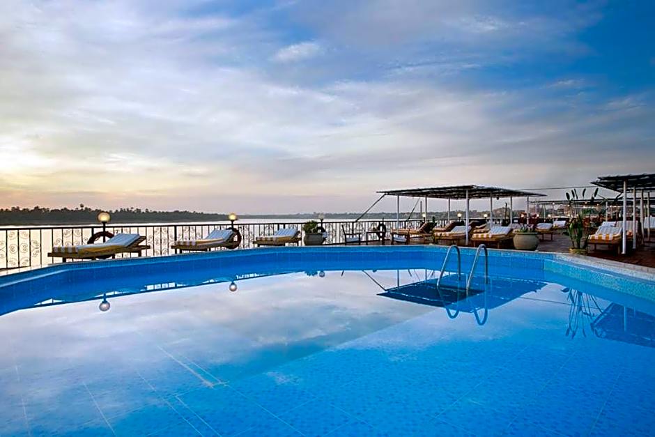 Nile Cruise 3 nights From Aswan to Luxor Every Friday, Monday and Wednesday with tours