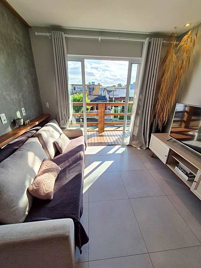 Casa no segundo andar na Praia da Cal com ar e sacada