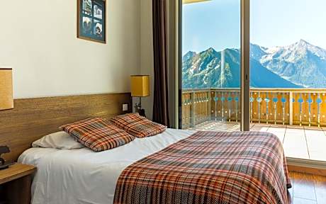 One-Bedroom Apartment with Alcove (6 Adults)