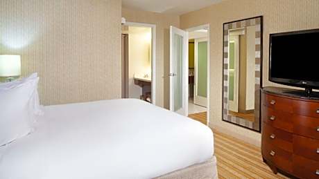 1 Bedroom Suite, 1 King, High floor
