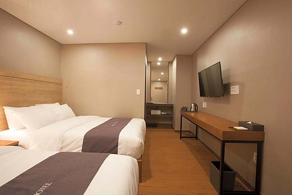 Two-Y-Hotel