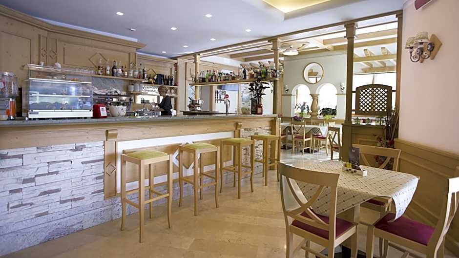 Alma Living Hotel- Al Girarrosto