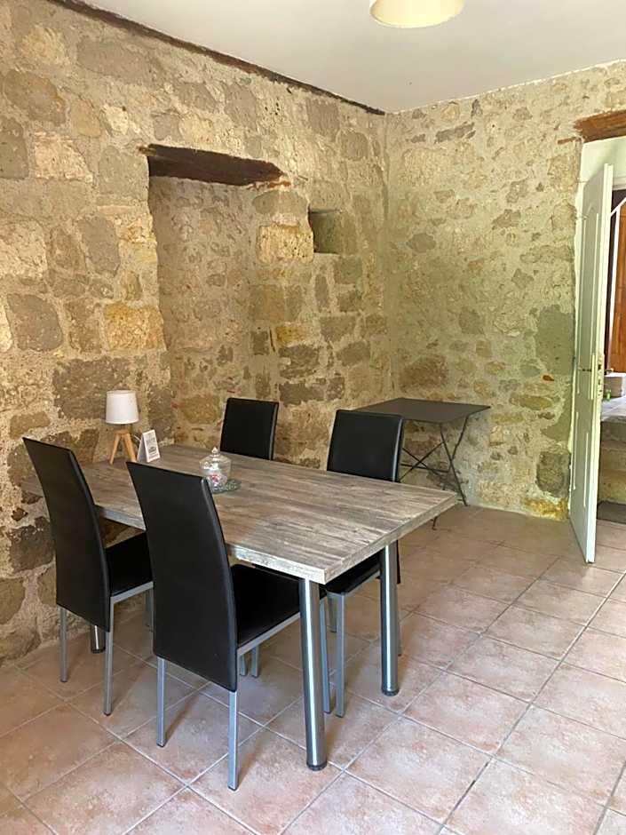 CHEZ SOPHIE -Chambres d¿hôtes, Gîte et Gîte équestre