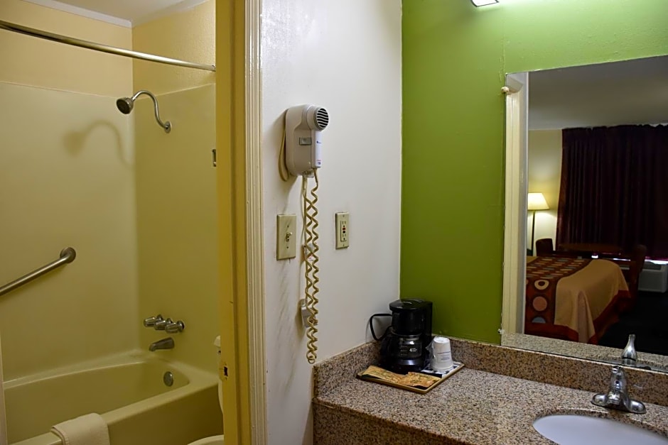 Super 8 by Wyndham Tifton