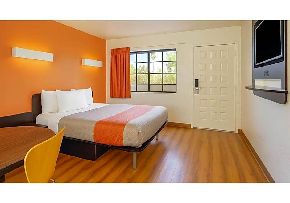 Motel 6-Carlsbad, CA Beach