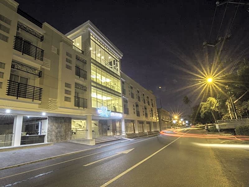 The Reef Hotel And Residences