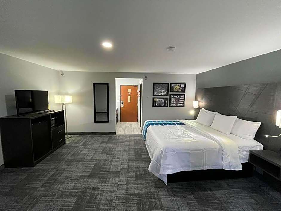 La Quinta Inn & Suites by Wyndham Indianapolis Airport Executive