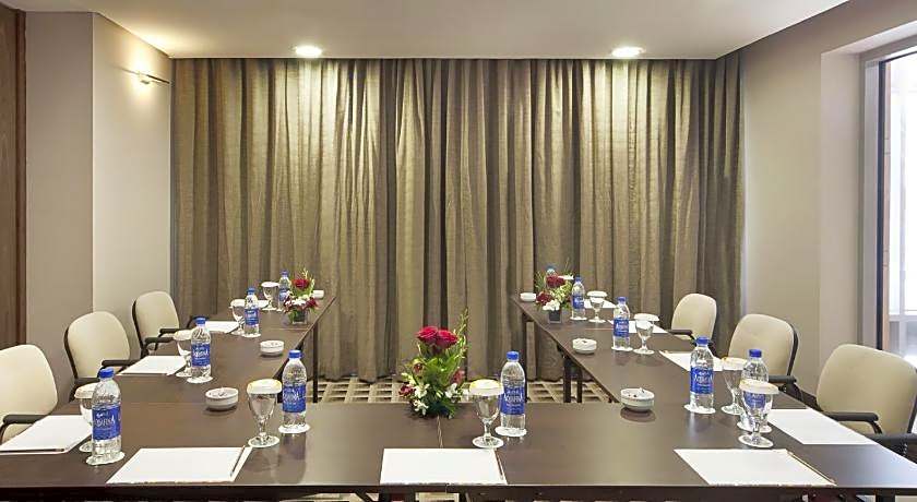 Oaks Liwa Executive Suites