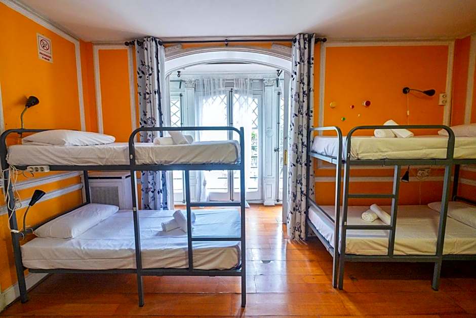 Diagonal House Hostel