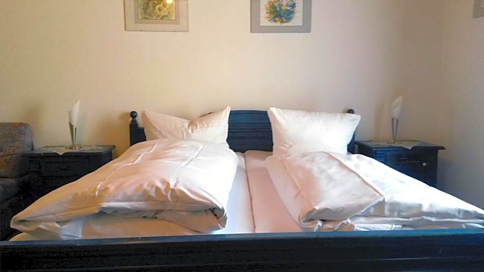 Hotel-Gasthof-Destille-Eisenbahn