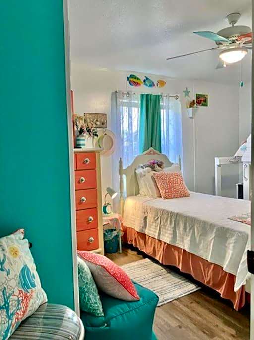 Coastal Imagination Sunny Dayz Oasis