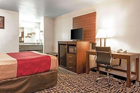 Queen Room - Smoking