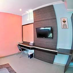 RedDoorz Plus @ Grand Pacifik Hotel Makassar