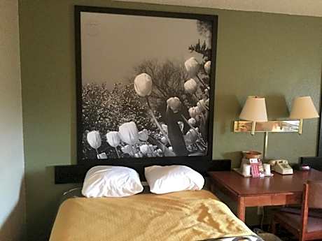 King Room - Non-Smoking