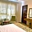New Museum, Pyramids inn
