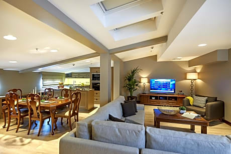 PENTHOUSE KING SUITES