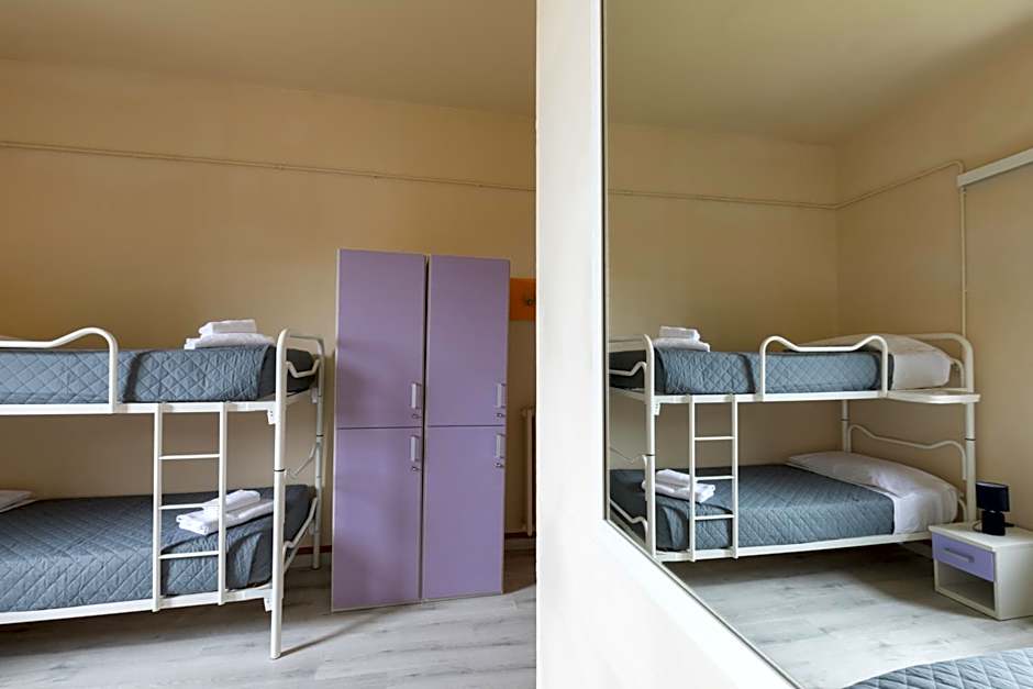 Hotel & Hostel 7