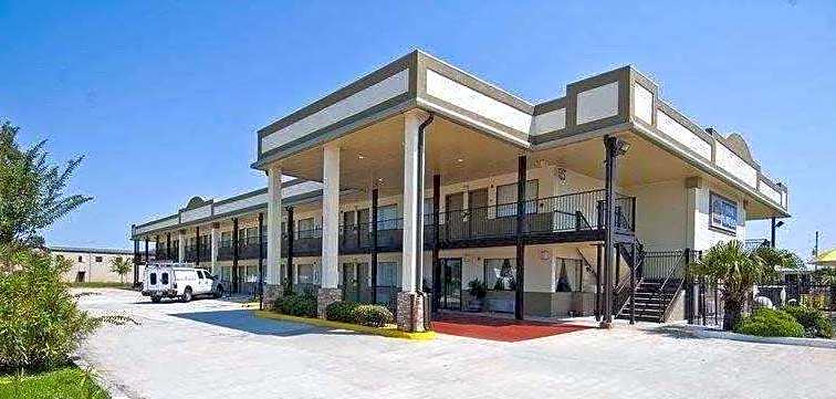 Days Inn by Wyndham Gonzales