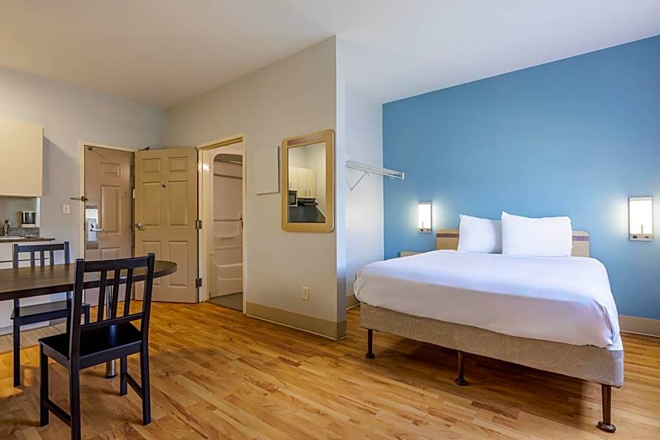 Studio 6 Toronto - Mississauga