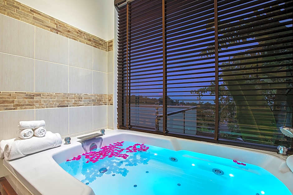 Sunny Banks - Modern Sea View 4 Bed Pool Villa