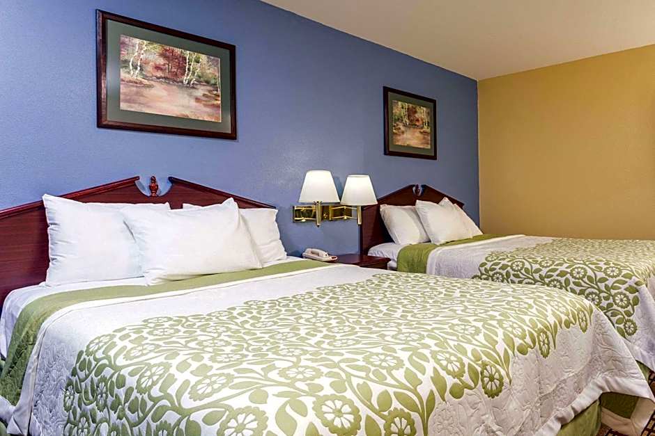 Days Inn by Wyndham Dickson
