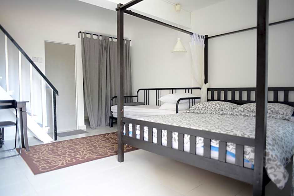 Tiny Boutique Habitat