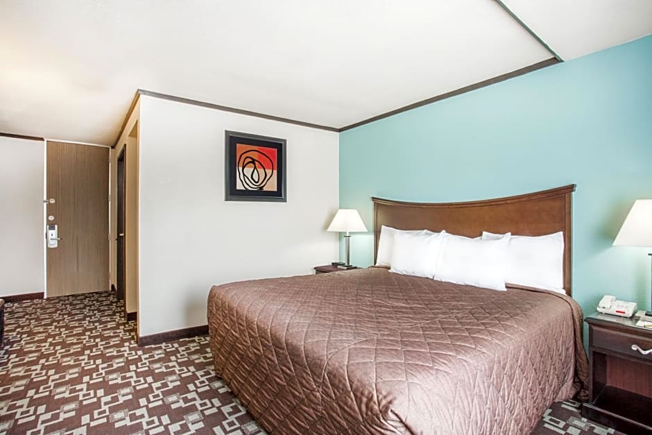 Super 8 by Wyndham Daleville/Roanoke