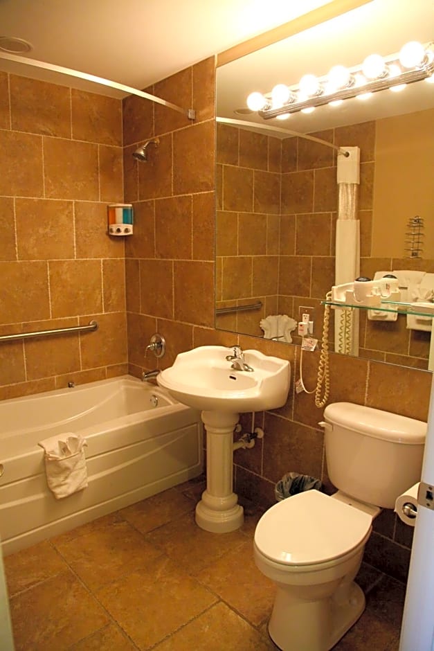 Lake Grassy Inn & Suites