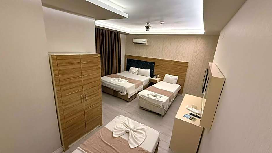 Grand Black Hotel