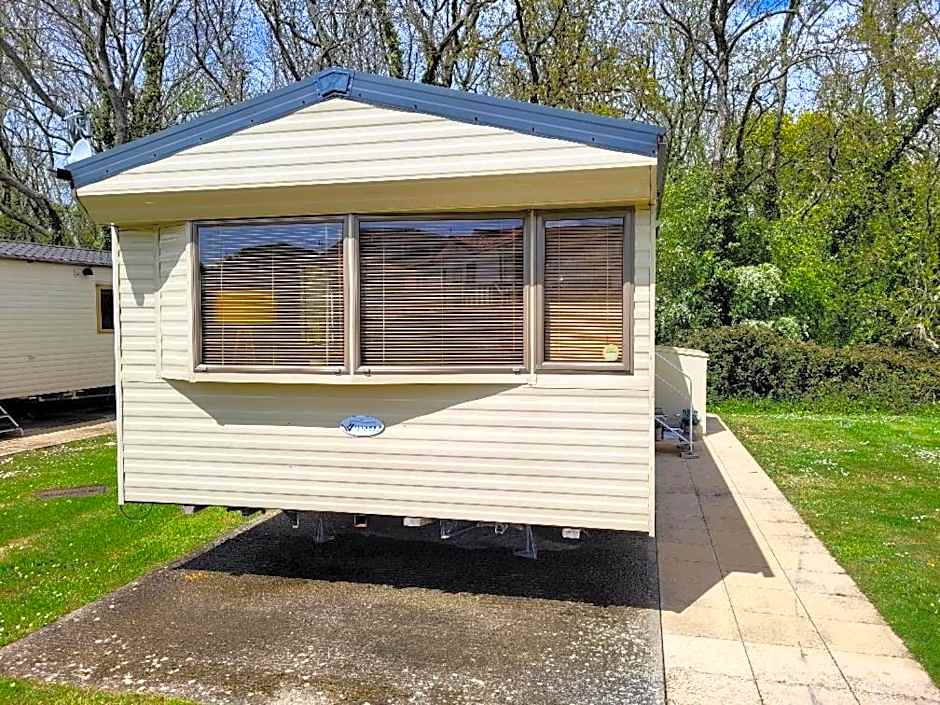 "Trinity" at Whitecliff Bay Isle of Wight- Yarborough View 4