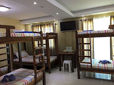 10-Bed Mixed Dormitory Room