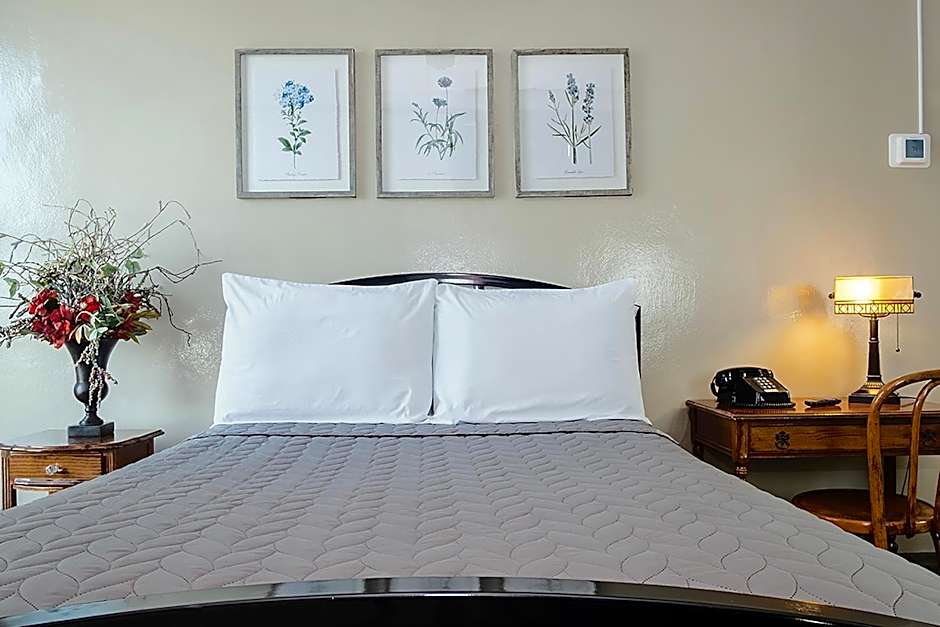 Gardner Hotel & Hostel