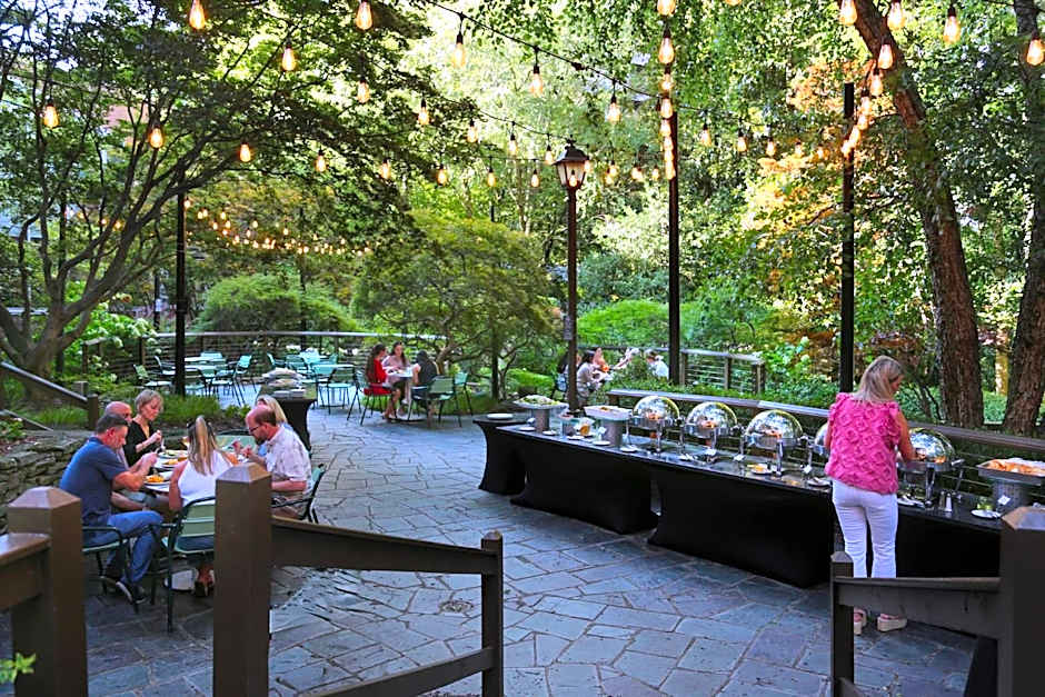 Crowne Plaza Atlanta Perimeter at Ravinia By IHG
