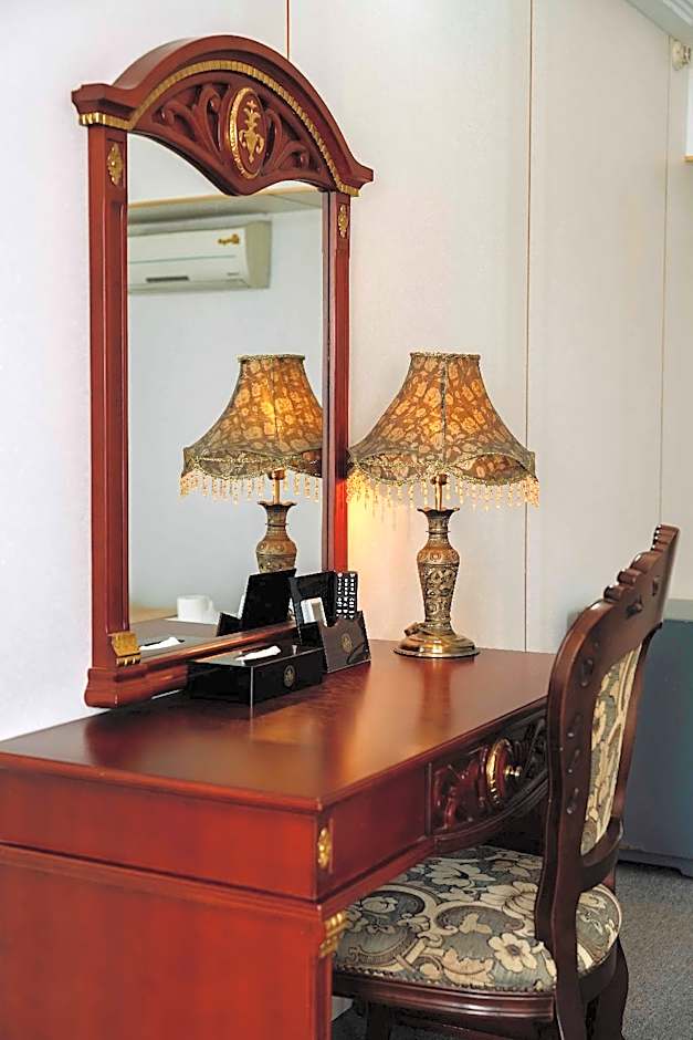 Classic Hoang Long Hotel