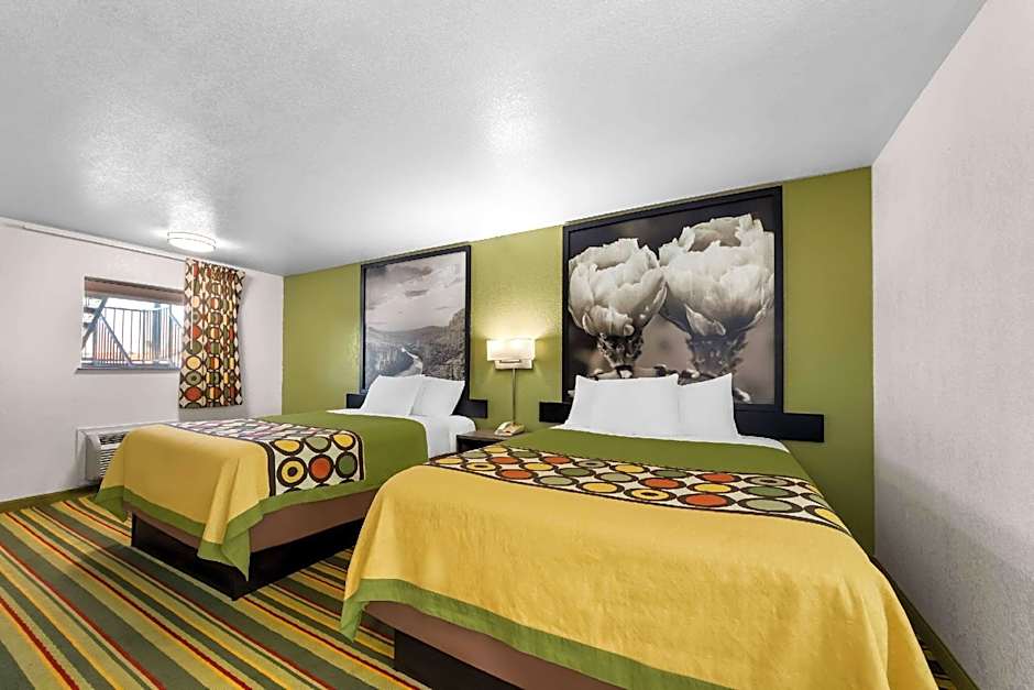 Super 8 by Wyndham Pleasanton