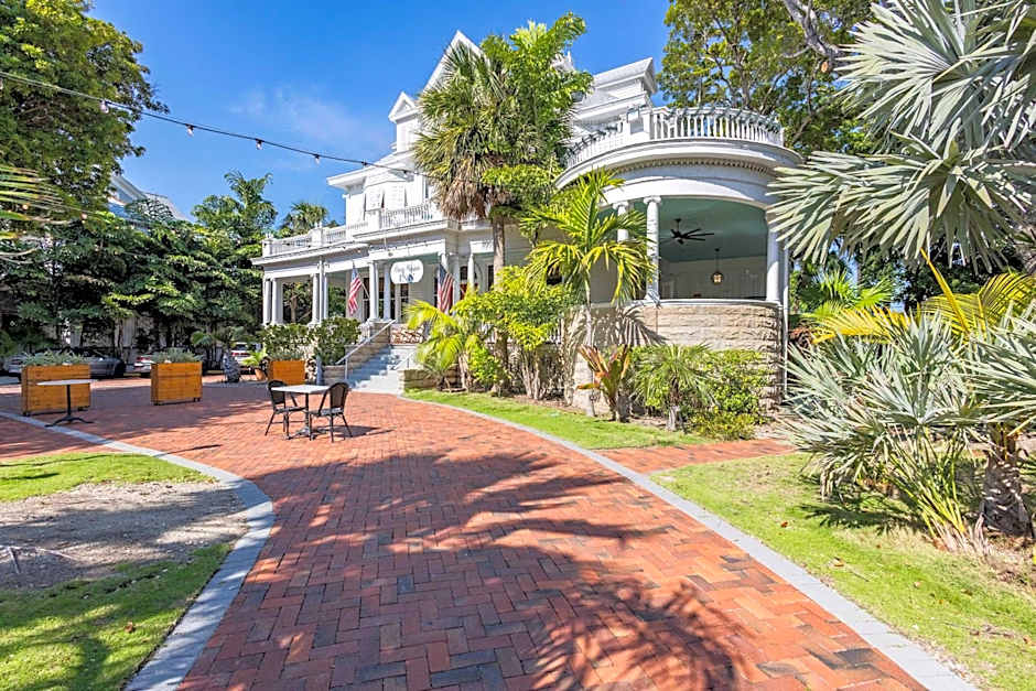 Deluxe King - Curry Mansion with Pool!