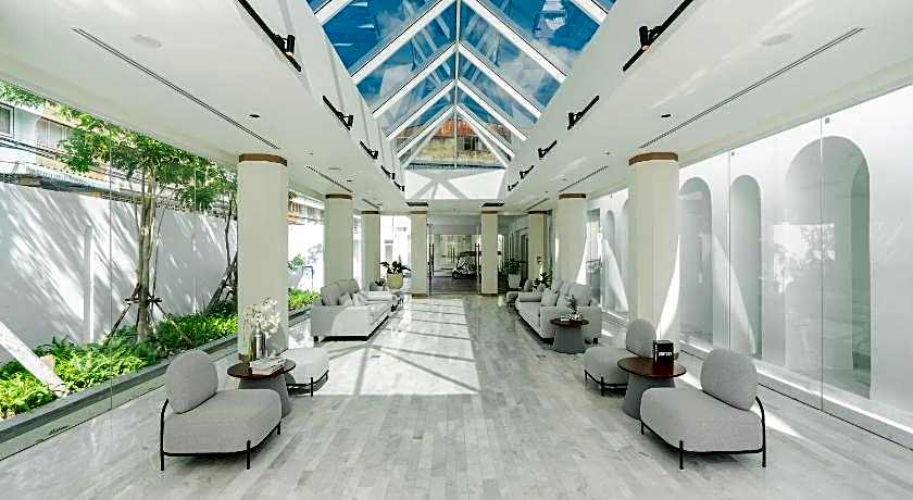 Away Bangkok Riverside Kene