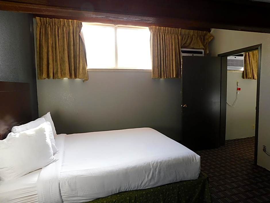 Days Inn & Suites by Wyndham Downtown Gatlinburg Parkway