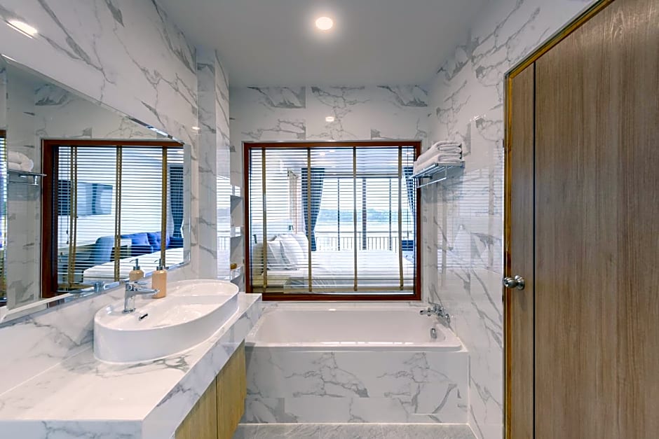 Chiangkhan River Walk Hotel